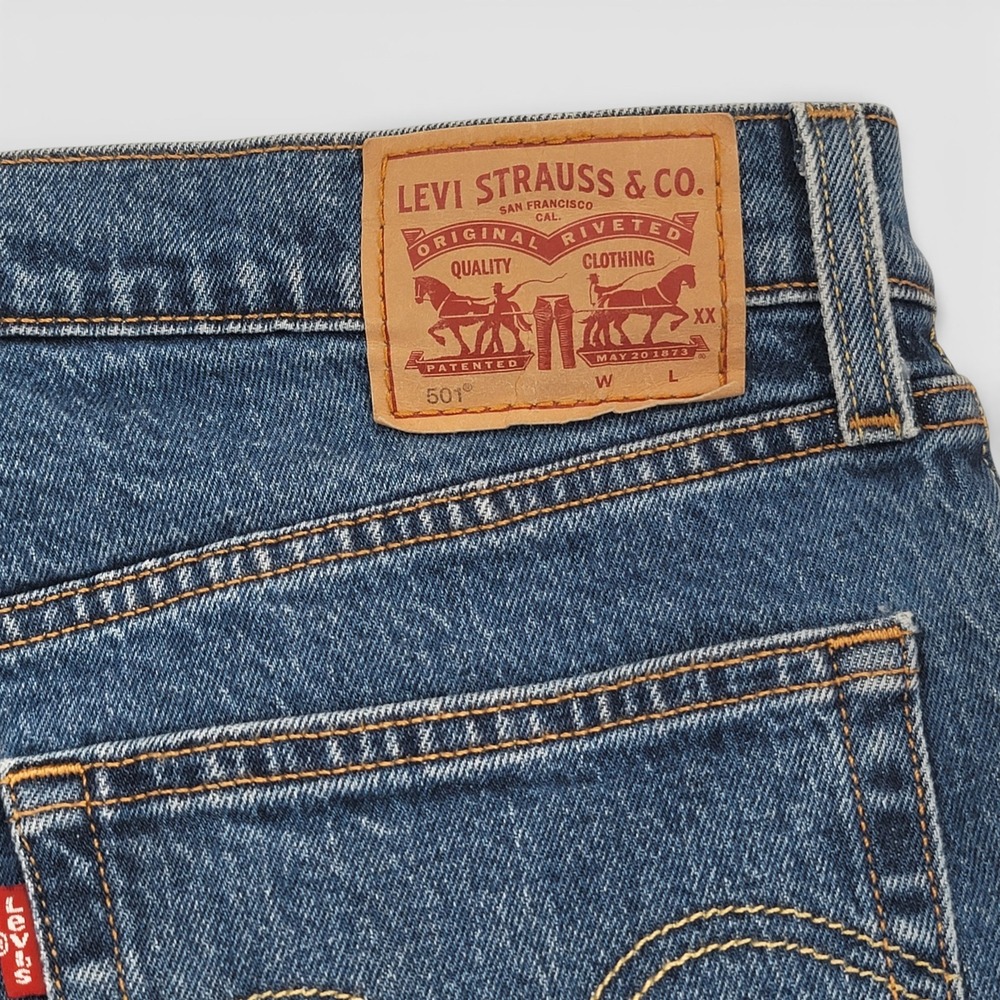 Levis Womens 31x32 Jeans Cotton Blue Straight Leg Button Fly 501 Denim Classic - Picture 5 of 8